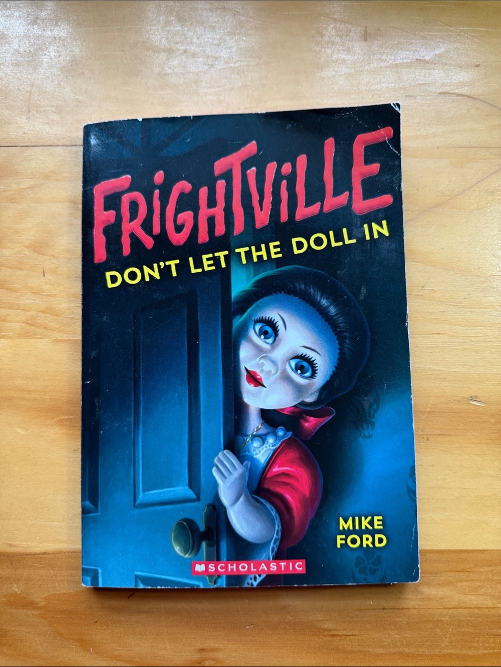 🌈2/$6 Don’t Let the Doll In #1 in the Frightville Series